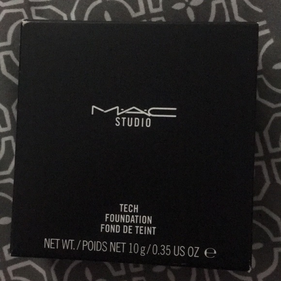 BRAND NEW MAC studio Tech foundation - NW44 - Picture 2 of 5